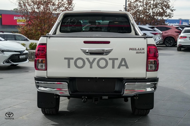 2019 Toyota HILUX SR5 image 6