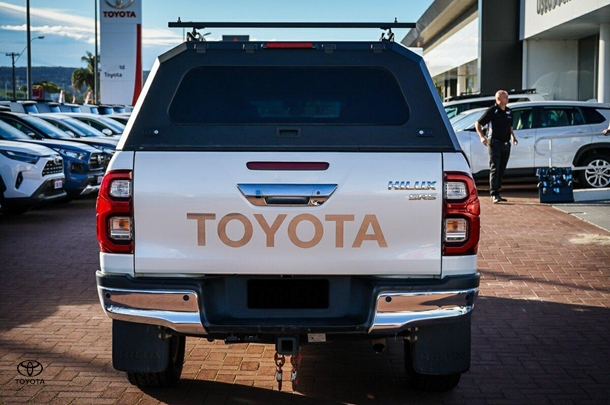 2021 Toyota Hilux 4x4 SR5 image 8