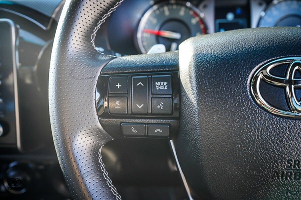 2023 Toyota Hilux 4x4 GR-S image 18