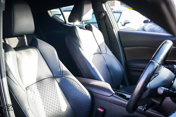 2017 Toyota C-HR L3 image 13