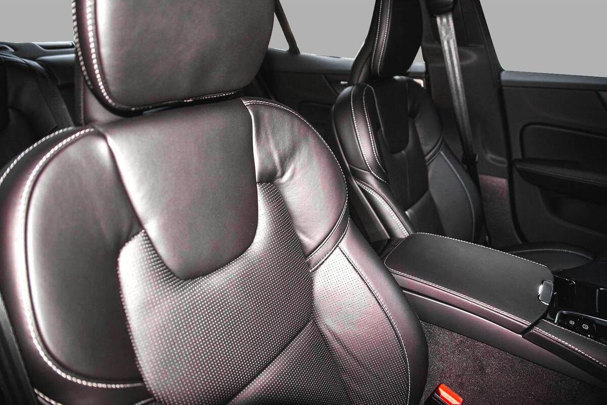 2024 Volvo S60 Recharge T8 Black Edition Auto AWD MY24 image 8