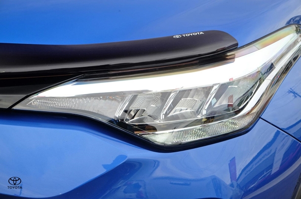 2020 Toyota C-HR Standard 2WD image 18