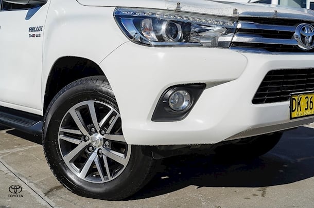 2015 Toyota HILUX SR5 image 6