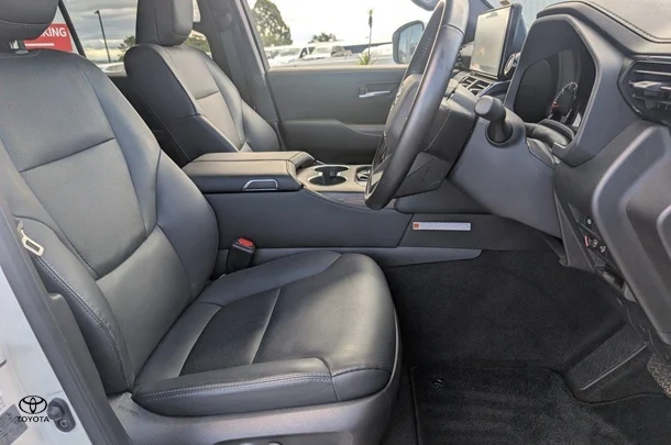 2023 Toyota Landcruiser VX image 11