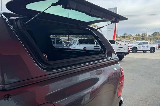 2022 Toyota Hilux SR5 image 19
