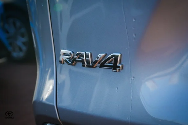 2024 Toyota RAV4 Hybrid XSE 2WD image 9