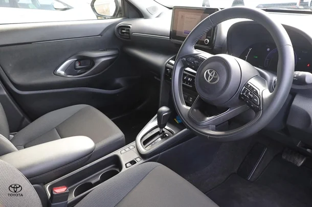 2024 Toyota Yaris Cross Hybrid GX image 3