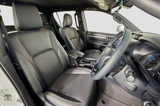 2022 Toyota Hilux Rogue image 12