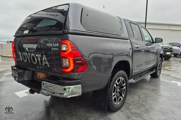 2021 Toyota Hilux SR5 image 10