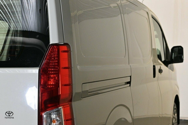2019 Toyota Hiace LWB image 21