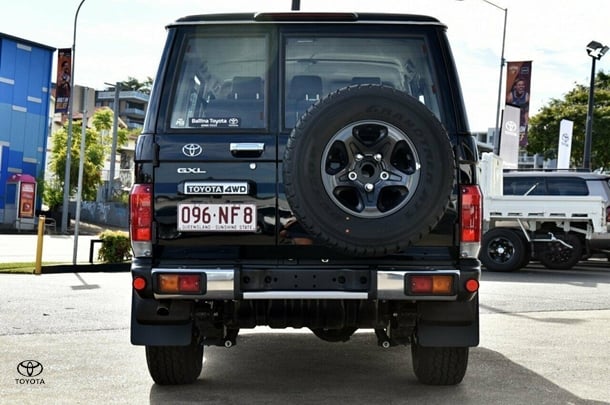 2025 Toyota LC Military GXL image 5