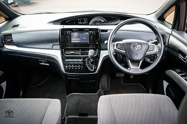 2019 Toyota Tarago GLi image 12