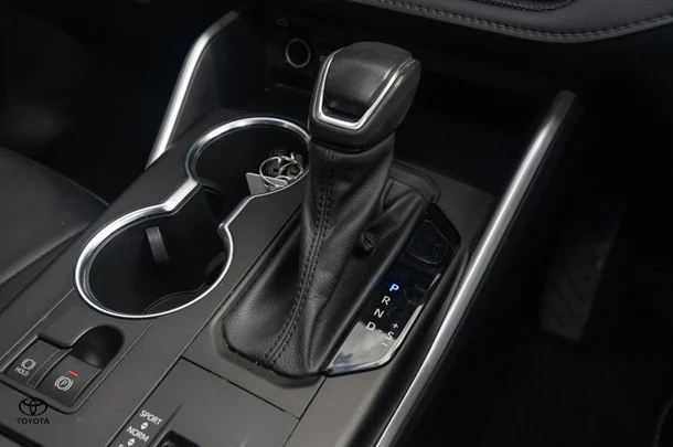 2021 Toyota KLUGER HYBRID GX AWD image 16