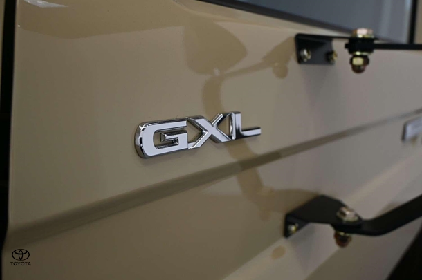 2025 Toyota LC Military GXL image 9