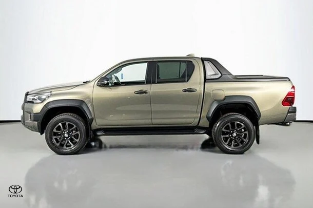 2023 Toyota Hilux Rogue image 5