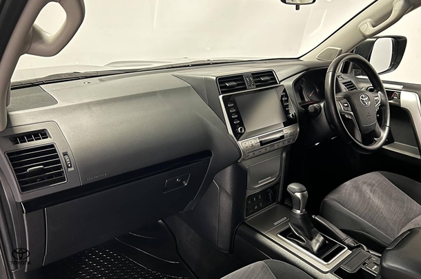 2022 Toyota Prado GXL image 16