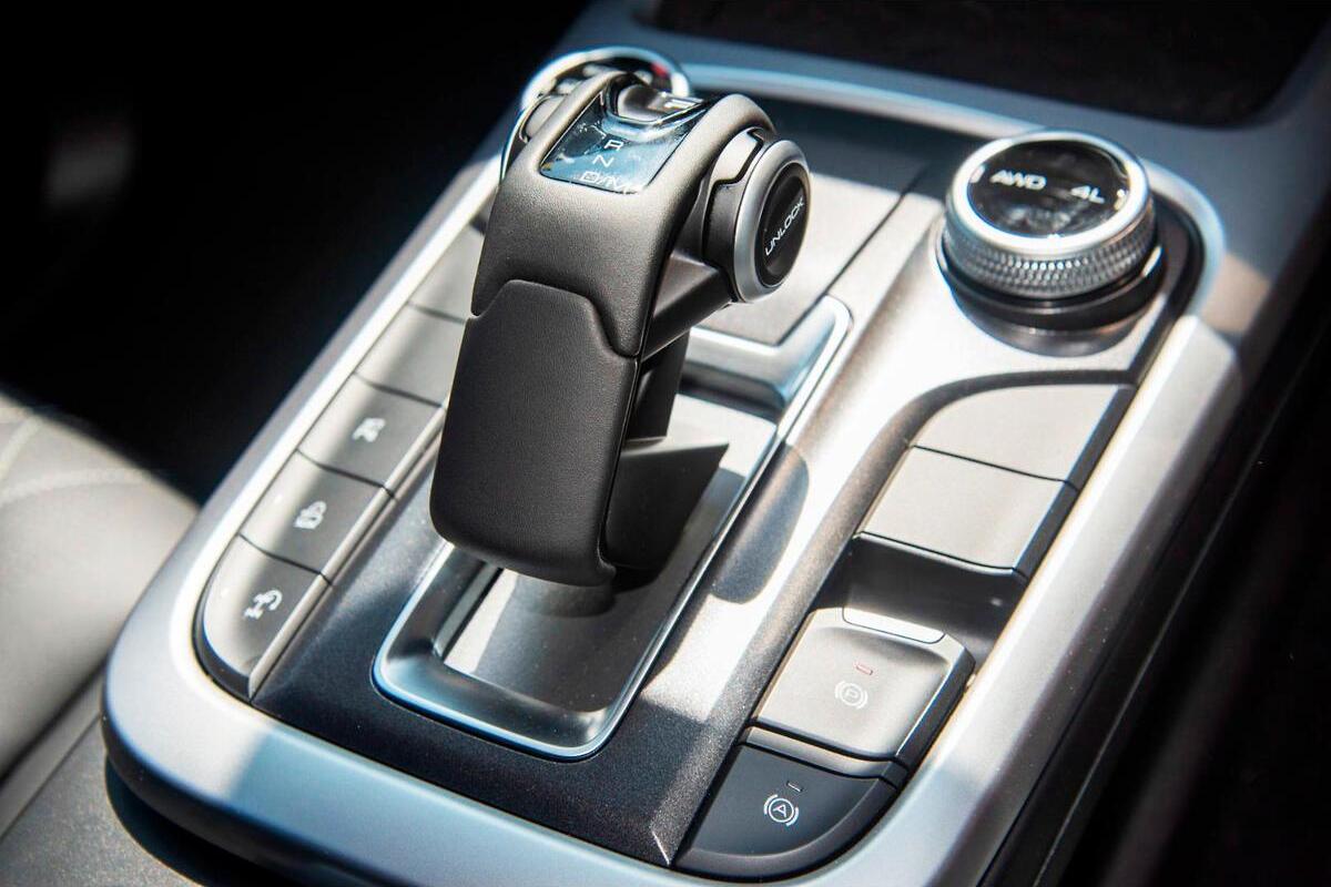 2024 GWM Tank 300 Lux Hybrid Auto 4x4 image 15