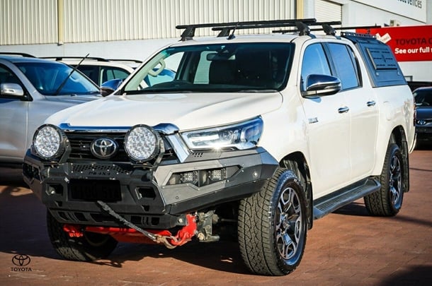 2021 Toyota Hilux 4x4 SR5 image 5