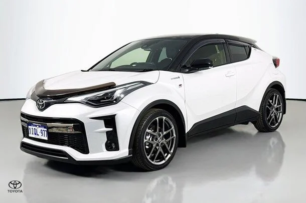 2022 Toyota C-HR Hybrid GR-S image 4
