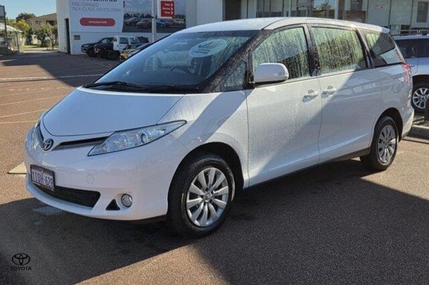 2019 Toyota Tarago GLi image 2