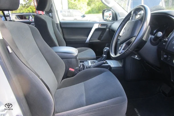 2019 Toyota Prado GXL image 8