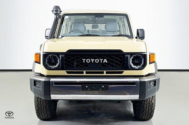 2023 Toyota LANDCRUISER MILITARY GXL image 2
