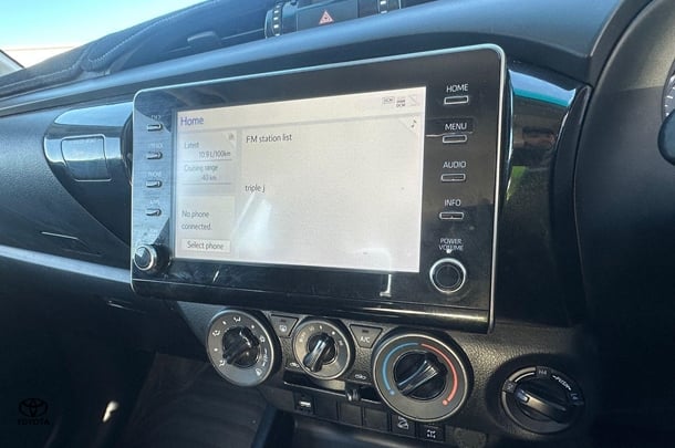 2022 Toyota Hilux SR image 19
