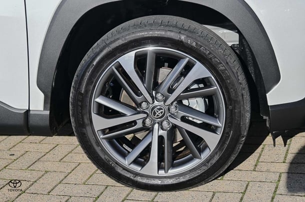 2023 Toyota Corolla Cross Atmos image 15
