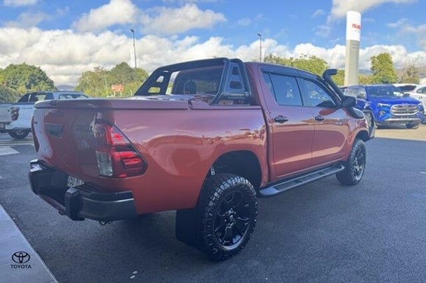 2018 Toyota Hilux Rogue image 3