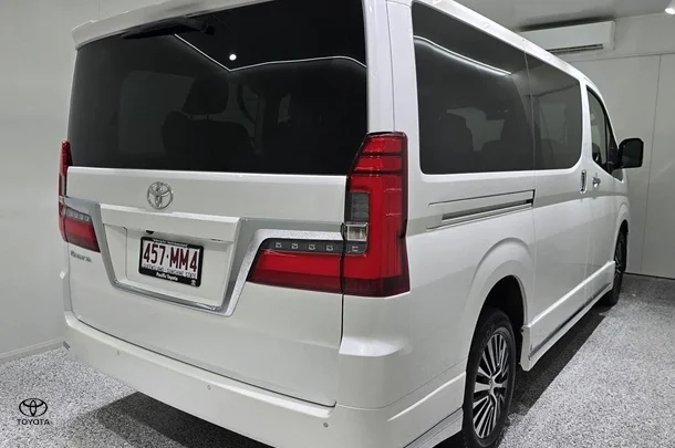 2022 Toyota Granvia Standard image 2