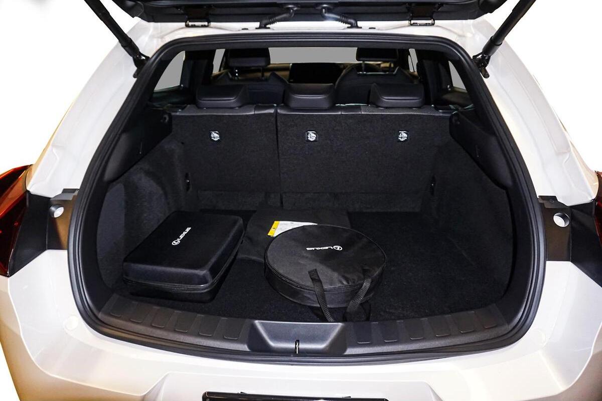 2024 Lexus UX UX300e Sports Luxury Auto FWD image 7