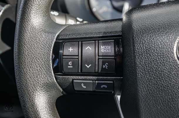 2024 Toyota HILUX SR image 23