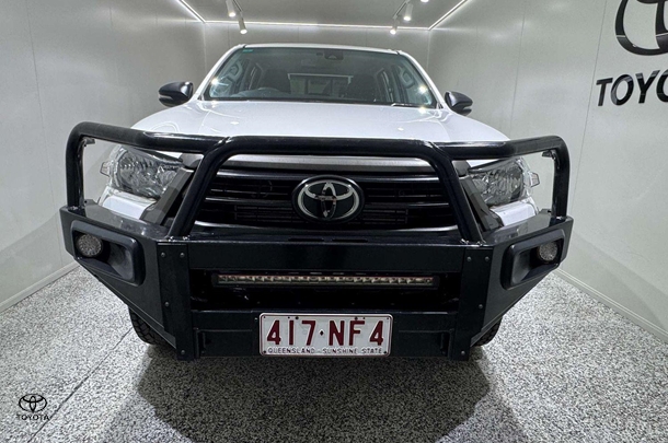 2022 Toyota Hilux SR image 6