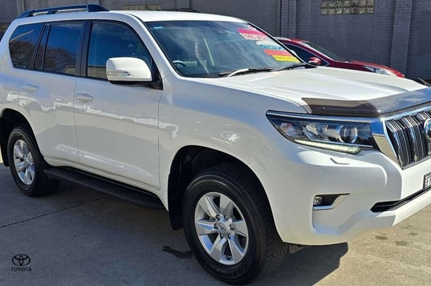 2023 Toyota Prado GXL image 3