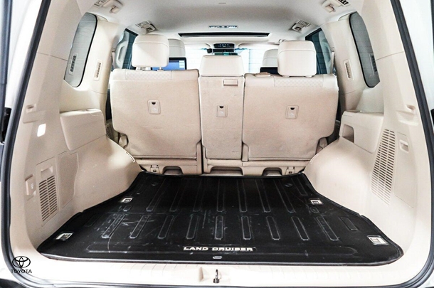 2023 Toyota Landcruiser Sahara ZX image 7