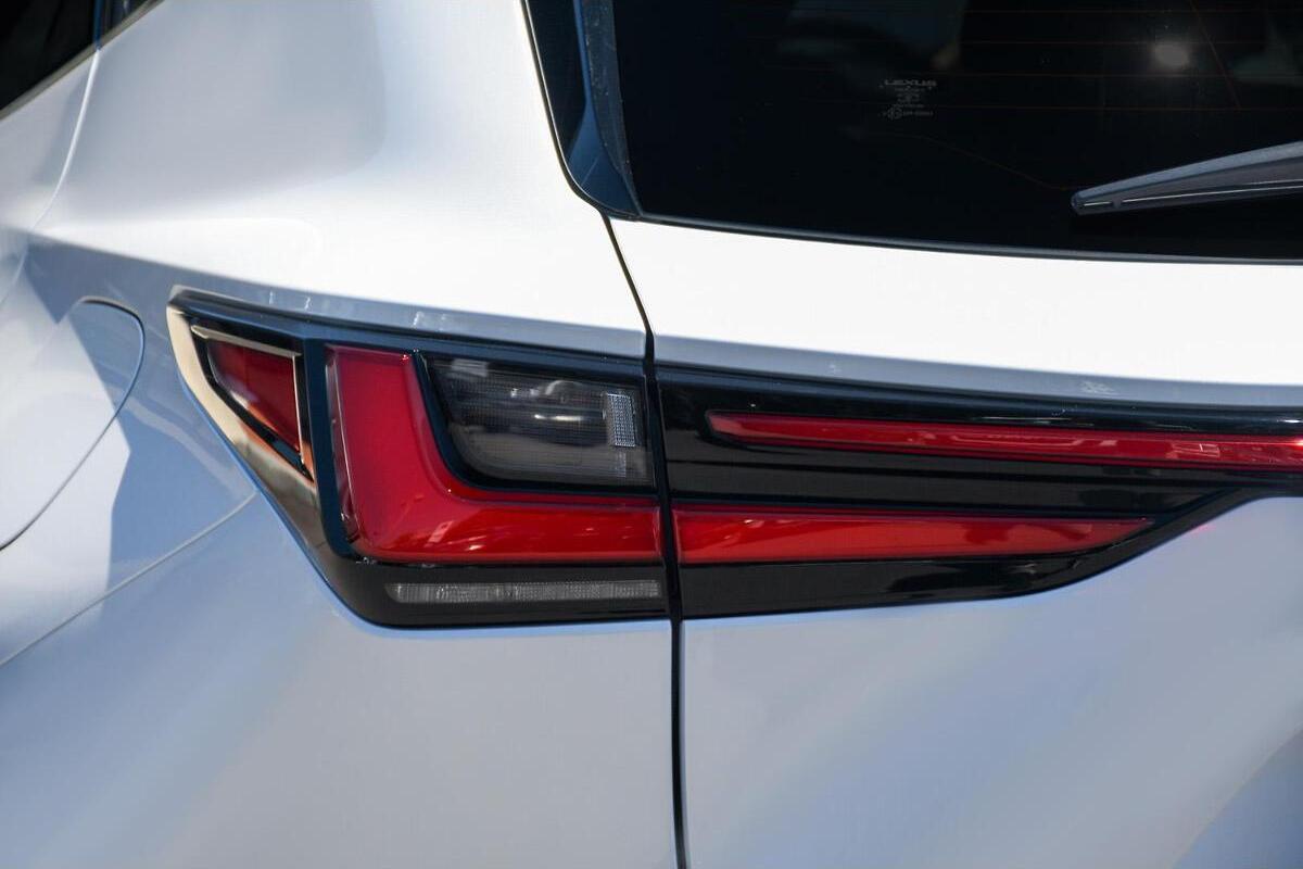 2025 Lexus NX NX350h Sports Luxury Auto eFour image 7