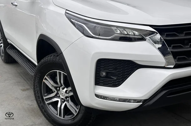 2023 Toyota Fortuner GXL image 3