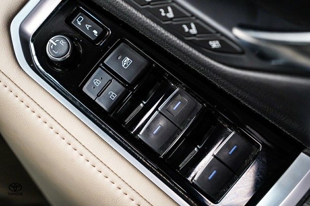 2023 Toyota Landcruiser Sahara ZX image 16