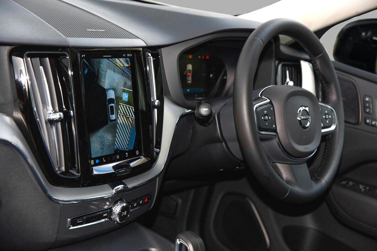 2024 Volvo XC60 Plus T8 Plug-In Hybrid Auto AWD MY25 image 8