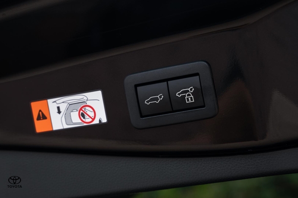 2023 TOYOTA C-HR Hybrid Koba 2WD image 22
