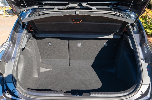2024 TOYOTA Corolla Hatch Hybrid ZR image 30