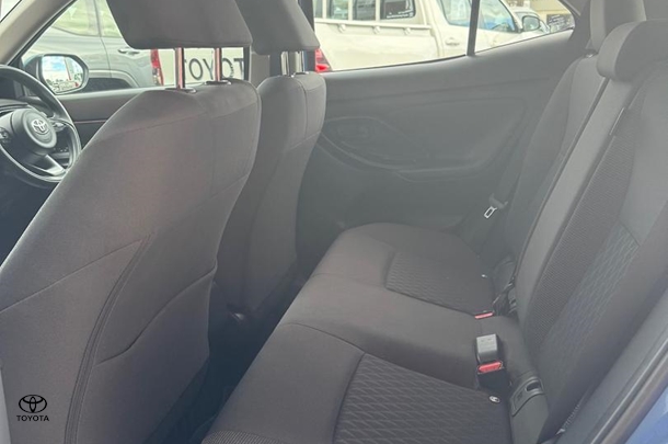 2022 Toyota Yaris Cross Hybrid GXL image 14
