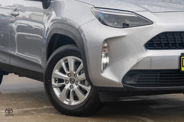 2023 Toyota Yaris Cross Hybrid GX image 6