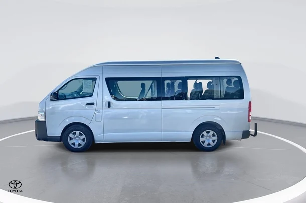 2017 Toyota Hiace SLWB image 5