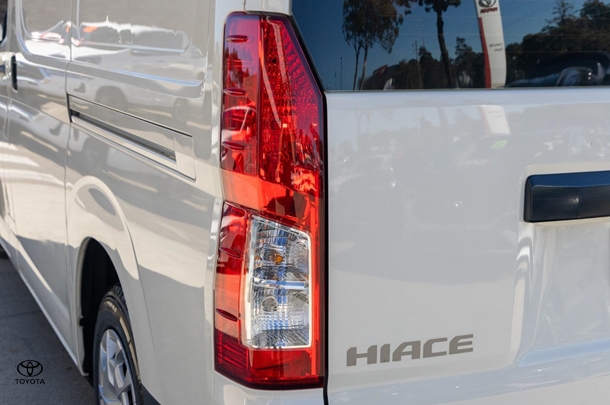 2022 Toyota HIACE LWB image 19