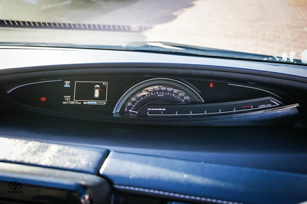 2019 Toyota Tarago GLi image 17