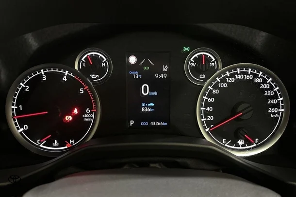 2023 Toyota Landcruiser GXL image 16