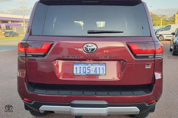 2022 Toyota Landcruiser GR-S image 5
