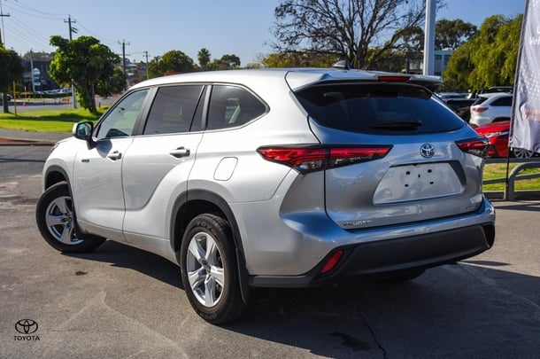2023 Toyota Kluger Hybrid GX image 2