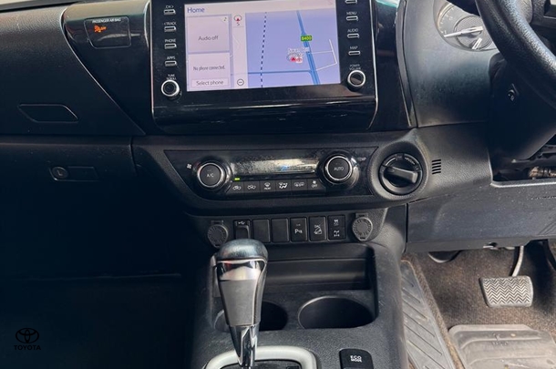 2020 Toyota Hilux SR5 image 28